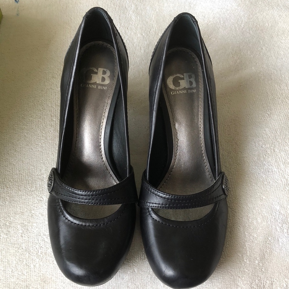 Size 8 Black New 3 inch heel by Gianna Bini.